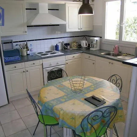 8 Pers Avec Garage Et Piscine A 450m De La - Fr-1-781-84 Prázdninový dům